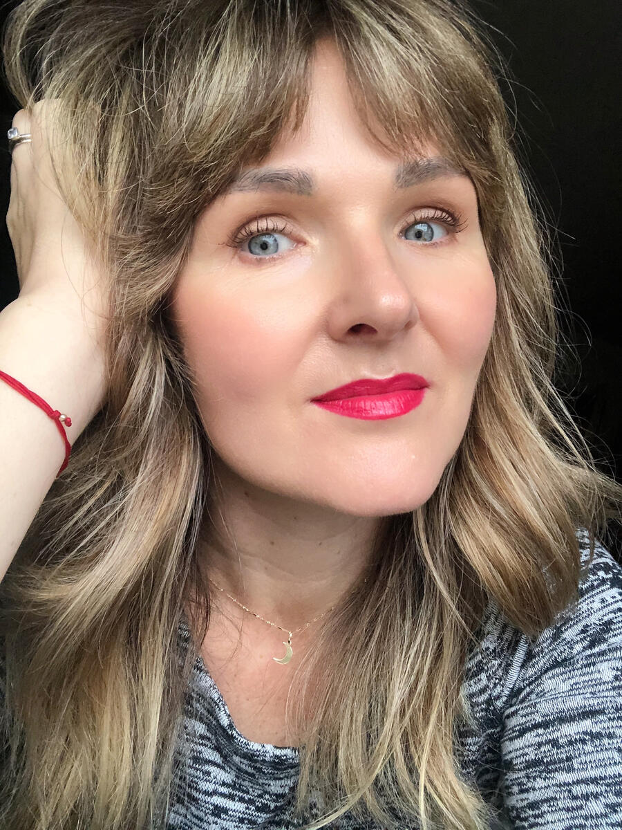 Nina Stanecka Studio Polish/English Voice-Over Artist Nina Stanecka Bringing Stories to Life — Through Voice & Video